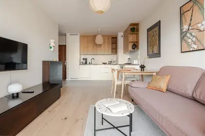 Kuchnia lub aneks kuchenny w obiekcie Cosy home with a comfy work space - BOOK IT WARSAW