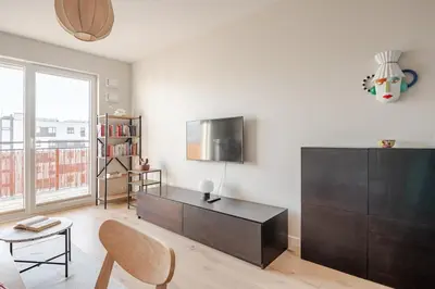 Telewizja i/lub zestaw kina domowego w obiekcie Cosy home with a comfy work space - BOOK IT WARSAW
