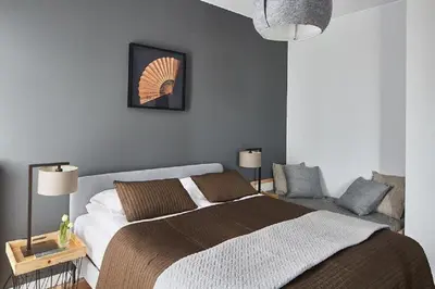 Łóżko lub łóżka w pokoju w obiekcie Elegant Apartment Żoliborz Arkadia by Renters Prestige