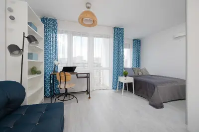 Łóżko lub łóżka w pokoju w obiekcie Bright Apartments Close to City Centre by Noclegi Renters