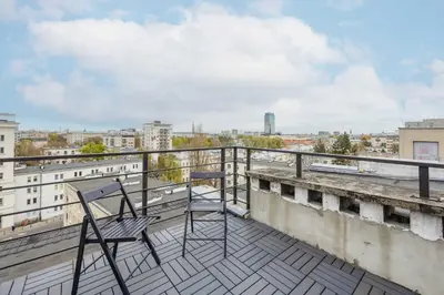 Balkon lub taras w obiekcie CityView Two-Storey Apartment Hala Mirowska Warsaw by Noclegi Renters
