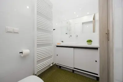 Łazienka w obiekcie CityView Two-Storey Apartment Hala Mirowska Warsaw by Noclegi Renters