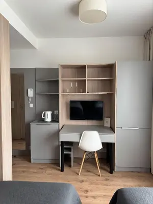 Telewizja i/lub zestaw kina domowego w obiekcie Apt Wolska Warszawa blisko ścisłego centrum, WiFi, AC, Apt in Warsaw very close to the strict center