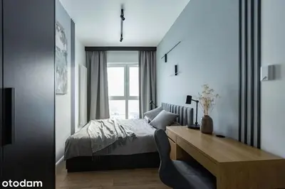 Łóżko lub łóżka w pokoju w obiekcie Warsaw Wola Premium Apartment by Evibell