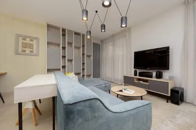 Telewizja i/lub zestaw kina domowego w obiekcie Kasprzaka Elegant Apartment in Wola with Parking by Noclegi Renters