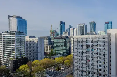 Widok na miasto Warszawa z tego apartamentu