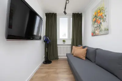 Telewizja i/lub zestaw kina domowego w obiekcie City Center Affordable & Cozy Studio Apartments by Noclegi Renters
