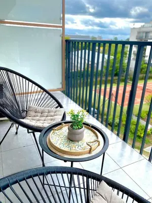 Balkon lub taras w obiekcie Sky Line Boarding Stay 6 Persons 24 7 Check In