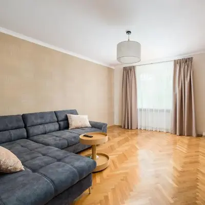 Saxon Garden Spacious Apartment by BookingHost