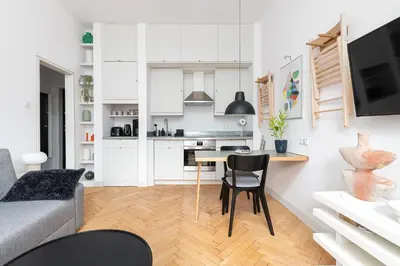 Kuchnia lub aneks kuchenny w obiekcie RentPlanet - Apartament Aleje Jerozolimskie