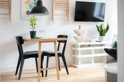 Telewizja i/lub zestaw kina domowego w obiekcie RentPlanet - Apartament Aleje Jerozolimskie