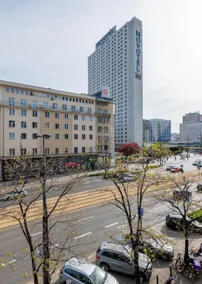 Widok na miasto Warszawa z tego apartamentu