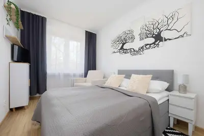 Łóżko lub łóżka w pokoju w obiekcie Śmiała Comfy Apartment Pet-friendly by Noclegi Renters