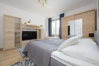Łóżko lub łóżka w pokoju w obiekcie Śmiała Comfy Apartment Pet-friendly by Noclegi Renters