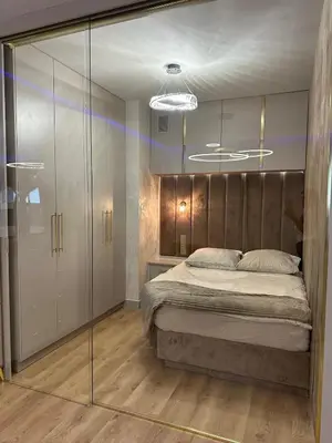 Łóżko lub łóżka w pokoju w obiekcie Golden Forest Apartment