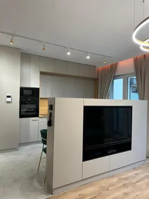 Telewizja i/lub zestaw kina domowego w obiekcie Golden Forest Apartment