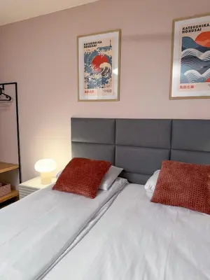 Łóżko lub łóżka w pokoju w obiekcie Pink Studio with balcony - self check-in