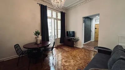 Telewizja i/lub zestaw kina domowego w obiekcie Kamienica Śródmieście Apartament 18B