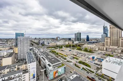 Widok na miasto Warszawa z tego apartamentu
