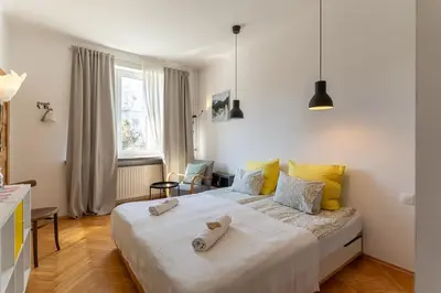 Łóżko lub łóżka w pokoju w obiekcie Warsaw Concierge Paryska