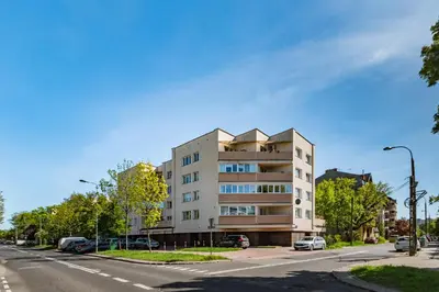 Budynek, w którym mieści się apartament