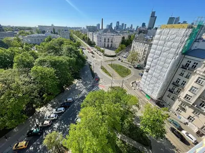 Widok na miasto Warszawa z tego apartamentu