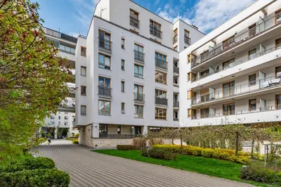 Budynek, w którym mieści się apartament