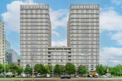 Budynek, w którym mieści się apartament