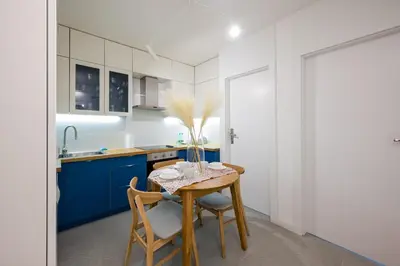 Kuchnia lub aneks kuchenny w obiekcie Hoża 40 Boutique City Apartment by BookingHost