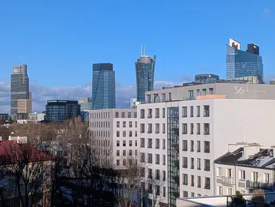 Widok na miasto Warszawa z tego apartamentu