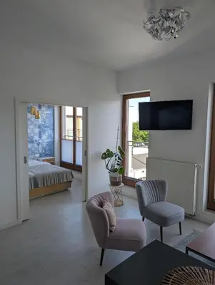 Telewizja i/lub zestaw kina domowego w obiekcie BNN Apartment by EXPO XXI