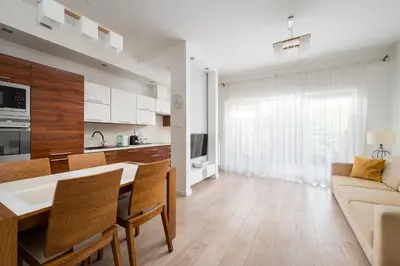 Kuchnia lub aneks kuchenny w obiekcie Włochy Fasolowa 2-Bedroom Apartment by BookingHost
