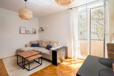 Część wypoczynkowa w obiekcie Rondo Wiatraczna Stylish Apartment by BookingHost
