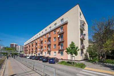 Budynek, w którym mieści się apartament