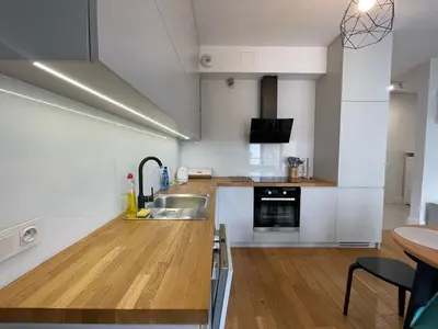 Kuchnia lub aneks kuchenny w obiekcie Cybernetyki Prime Apartment