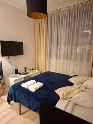 Łóżko lub łóżka w pokoju w obiekcie Zlatarooms 226