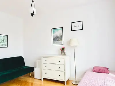 Łóżko lub łóżka w pokoju w obiekcie Moon River apartment in Warsaw premium location close to metro