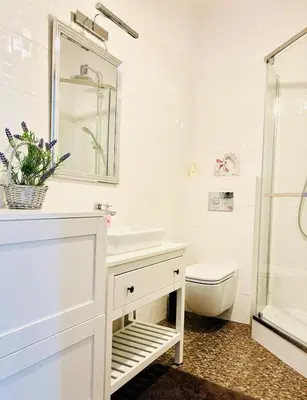 Łazienka w obiekcie Moon River apartment in Warsaw premium location close to metro