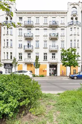 Budynek, w którym mieści się apartament