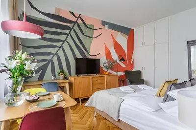 Łóżko lub łóżka w pokoju w obiekcie P&O Apartments- Cozy Studio Apartment in The City Centre