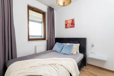 Łóżko lub łóżka w pokoju w obiekcie Business Suite Grzybowska by VAYA STAYS