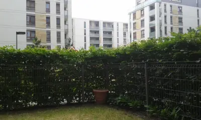 Ogród w obiekcie Modern Żoliborz Lux apartment near City Center with Parking and Garden