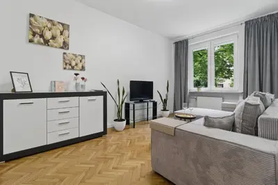 Telewizja i/lub zestaw kina domowego w obiekcie Paryska Bright & Cozy Stay by Solarento