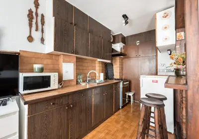 Kuchnia lub aneks kuchenny w obiekcie Metro Wileński Vintage Charm Apartment by BookingHost