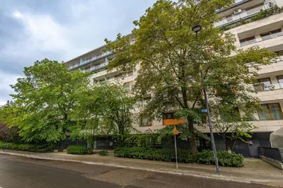 Budynek, w którym mieści się apartament