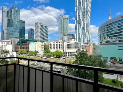 Widok na miasto Warszawa z tego apartamentu