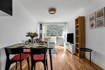 Telewizja i/lub zestaw kina domowego w obiekcie Powiśle Apt - 8th Floor, Balcony - by Rentujemy
