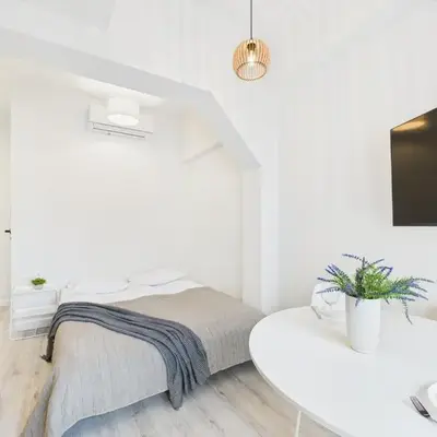Bright Apartments with Air Conditioning Near the Copernicus Science Center in Warsaw by Noclegi Renters