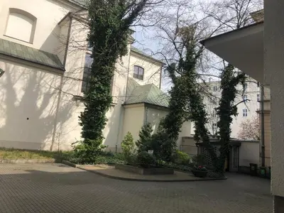 Budynek, w którym mieści się apartament