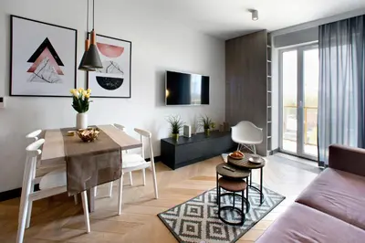 Telewizja i/lub zestaw kina domowego w obiekcie One Bedroom Apartment Żupnicza Street